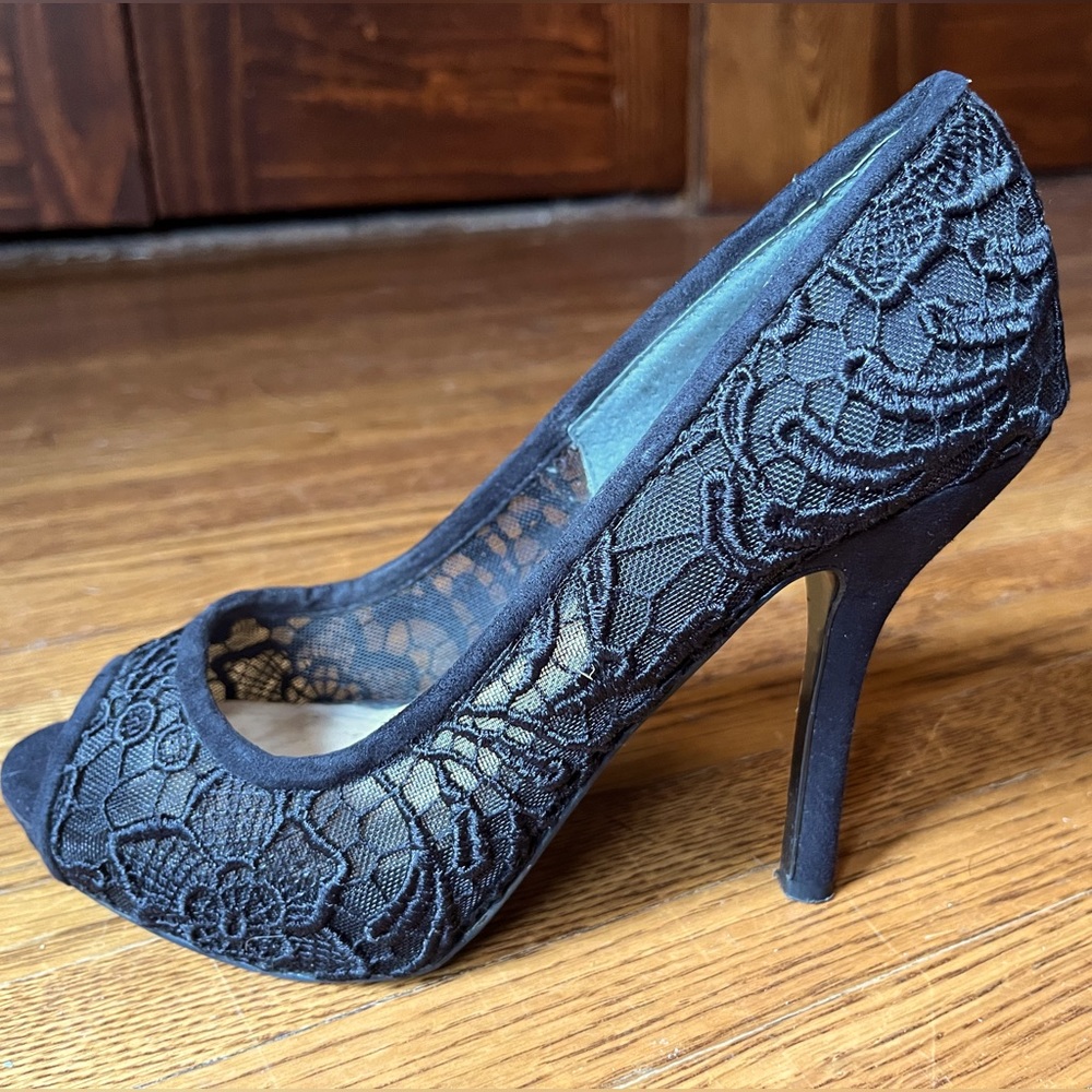 Nine West Black Lace Peeptoe Pumps - Size 7.5